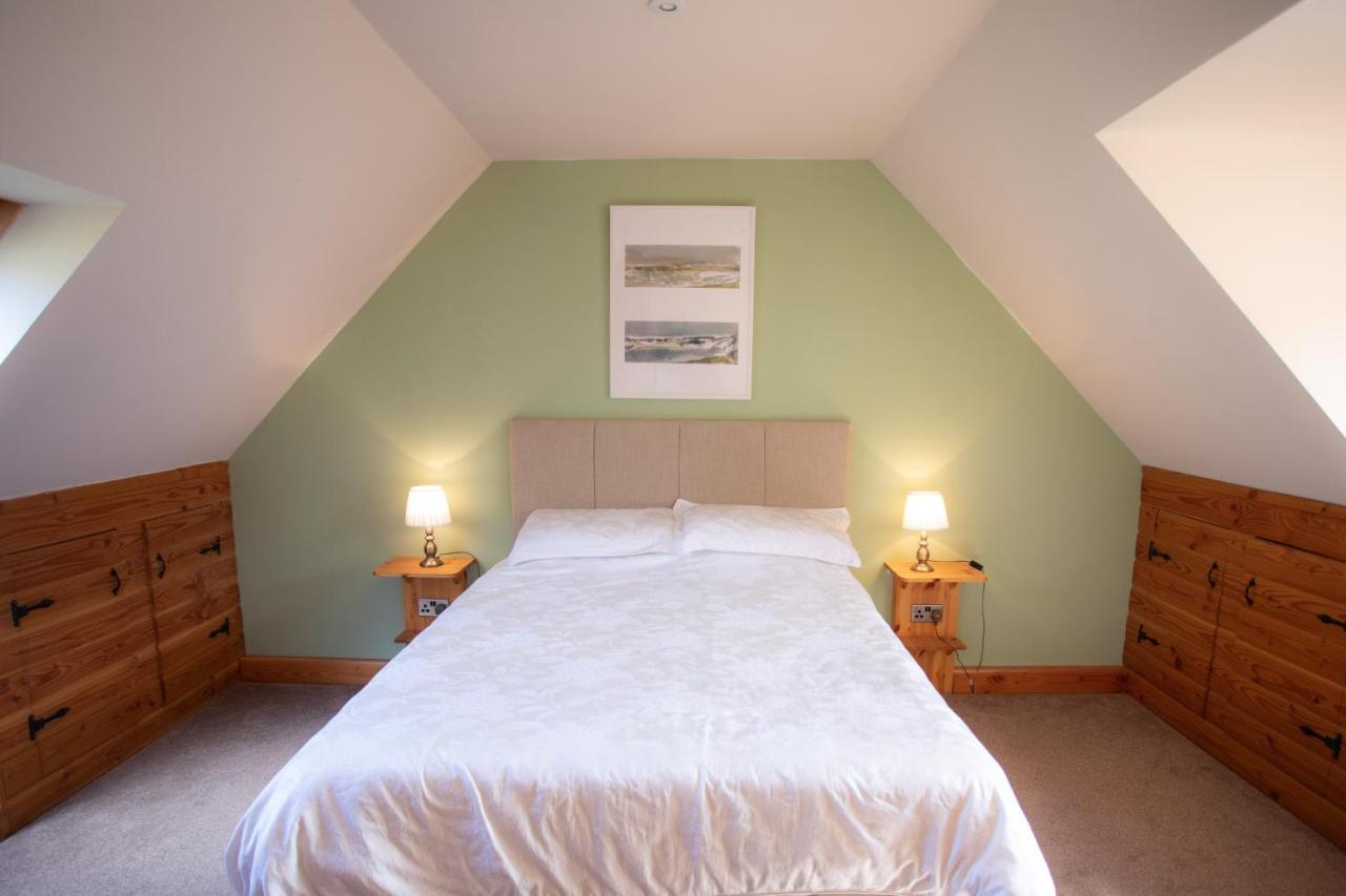 Redwood House Bed & Breakfast Greshornish Oda fotoğraf
